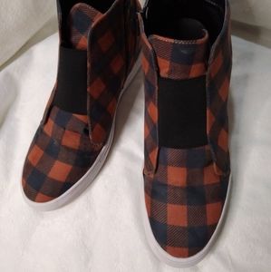 Crazy Train woman's plaid high top sneakers size 10
